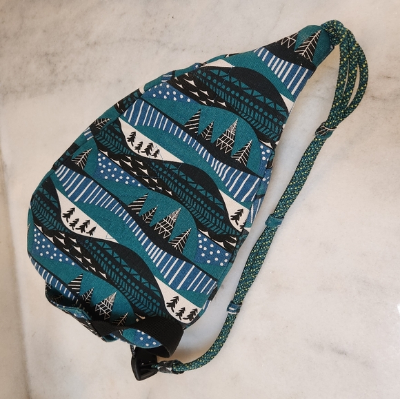 KAVU Original Rope Bag Sling Pack Crossbody Adjustable Strap Winterscape - Picture 4 of 11